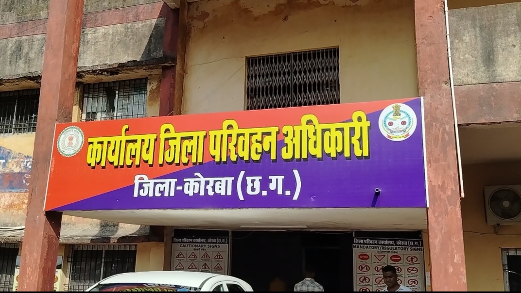 माइंस में चल रही MP पासिंग स्टाफ बस पर परिवहन विभाग की कार्रवाई, 50 हजार का चालान