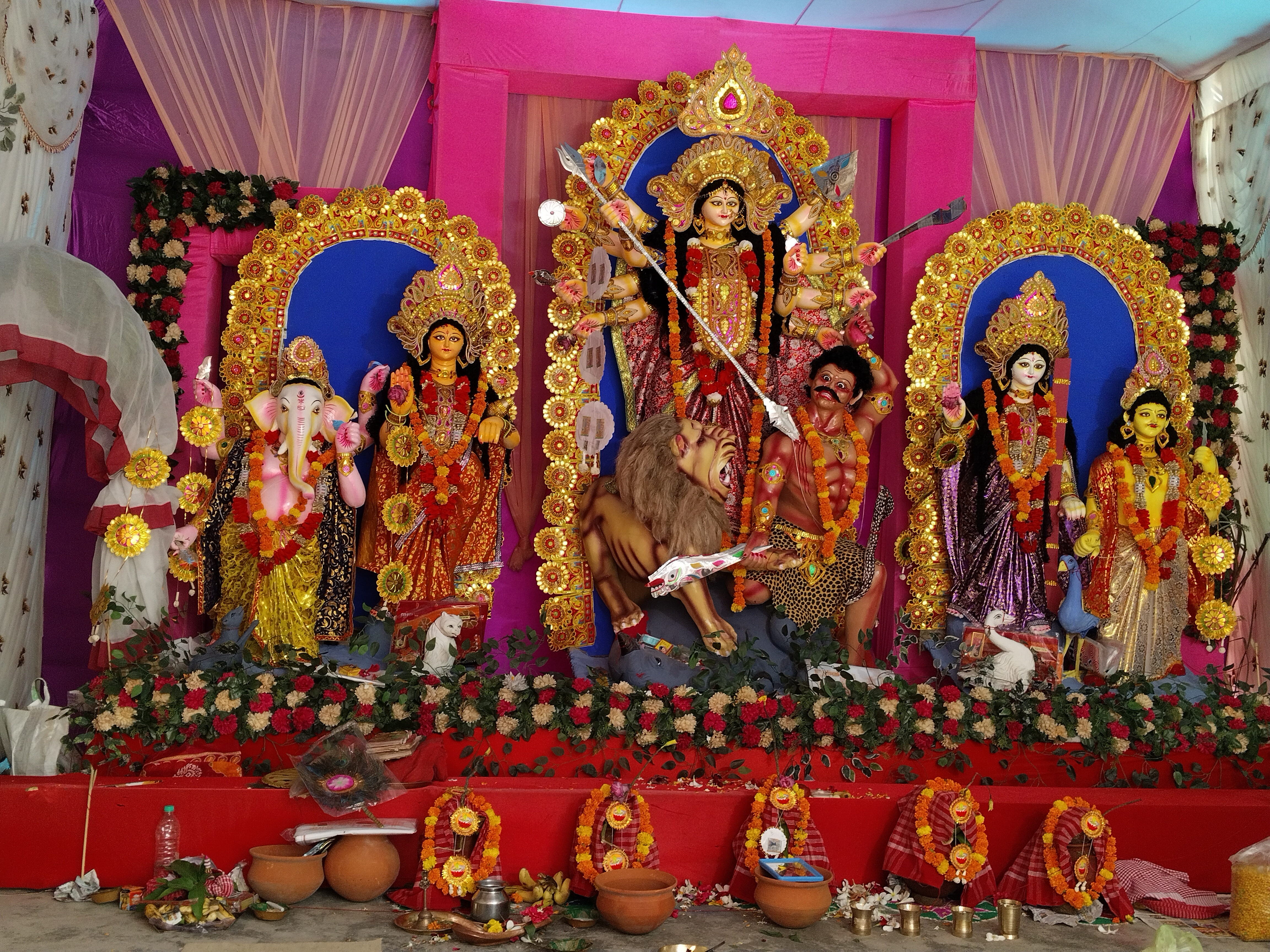 44 वर्षों से आस्था का केंद्र: टीपी नगर की बंगाली चाल में गूंज रहे मां दुर्गा के जयकारे
